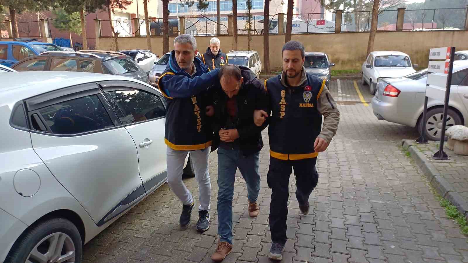sokak ortasinda karisini olduren koca adliyeye sevk edildi 0 uPGfarzr