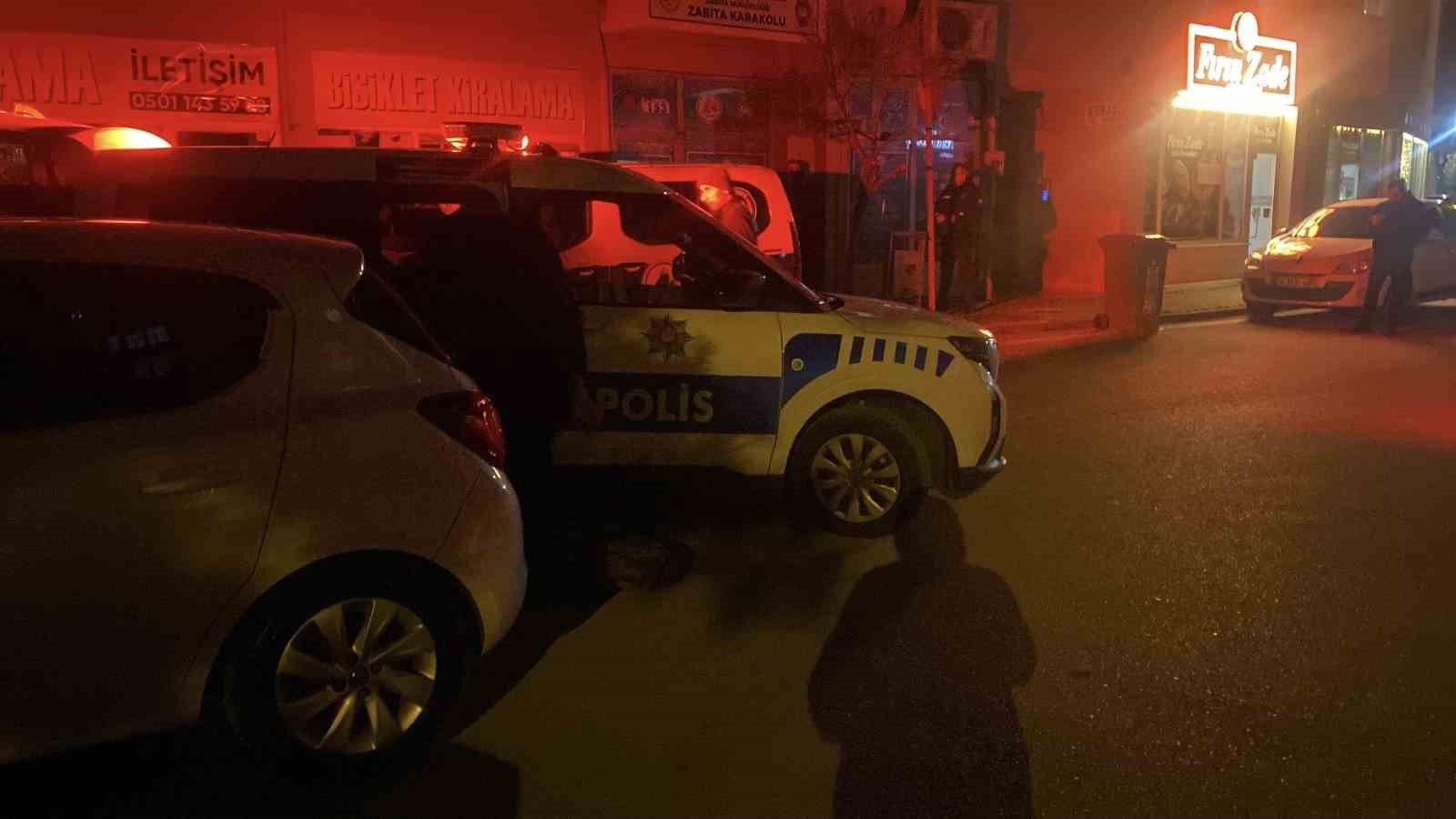 sokak ortasinda karisiyla kavga eden alkollu sahis gozaltina alindi 2 UJgspA5a