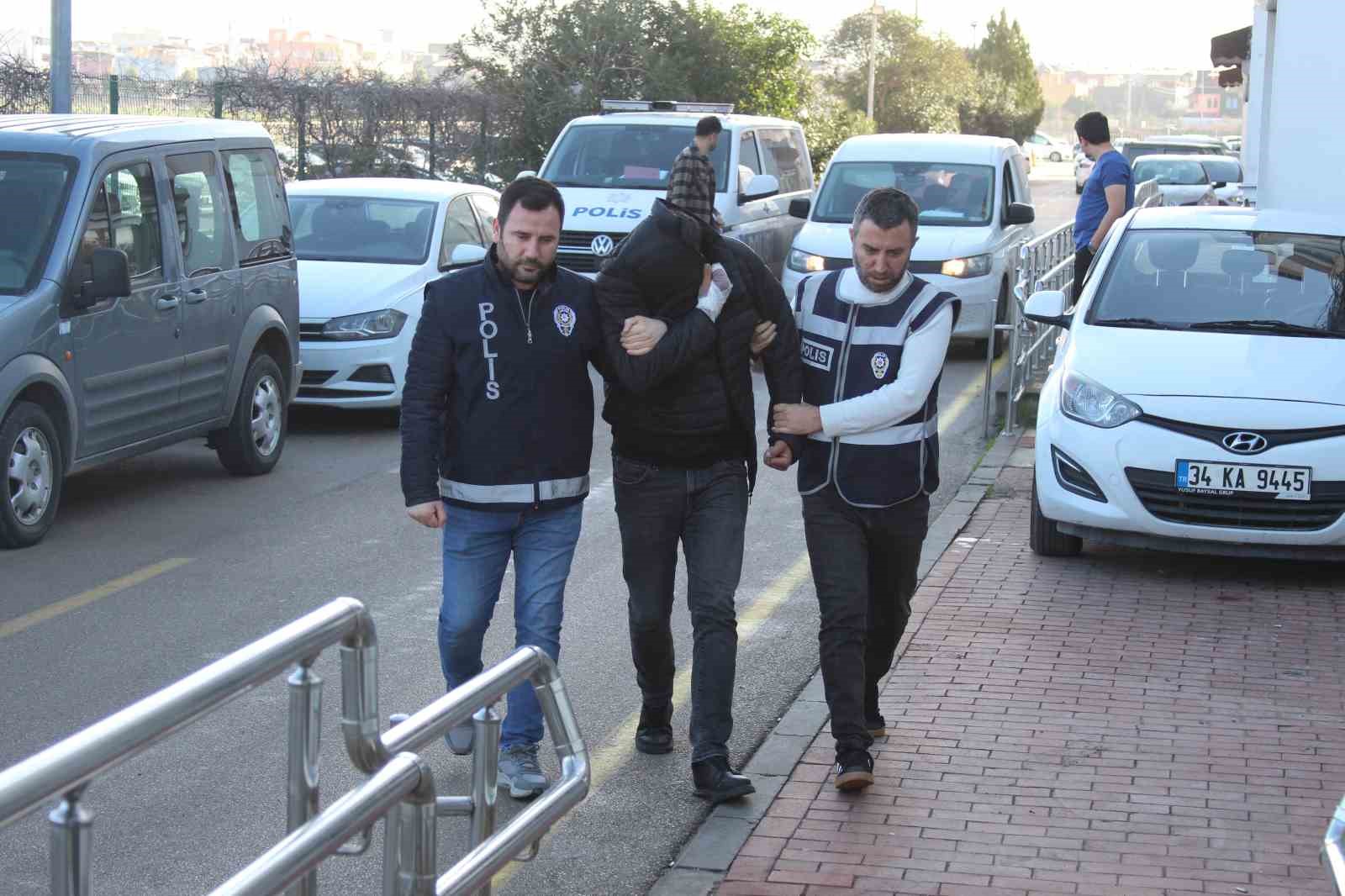 sokak ortasinda kavga eden eski cift adli kontrolle serbest kaldi 2 UNaq5cbG