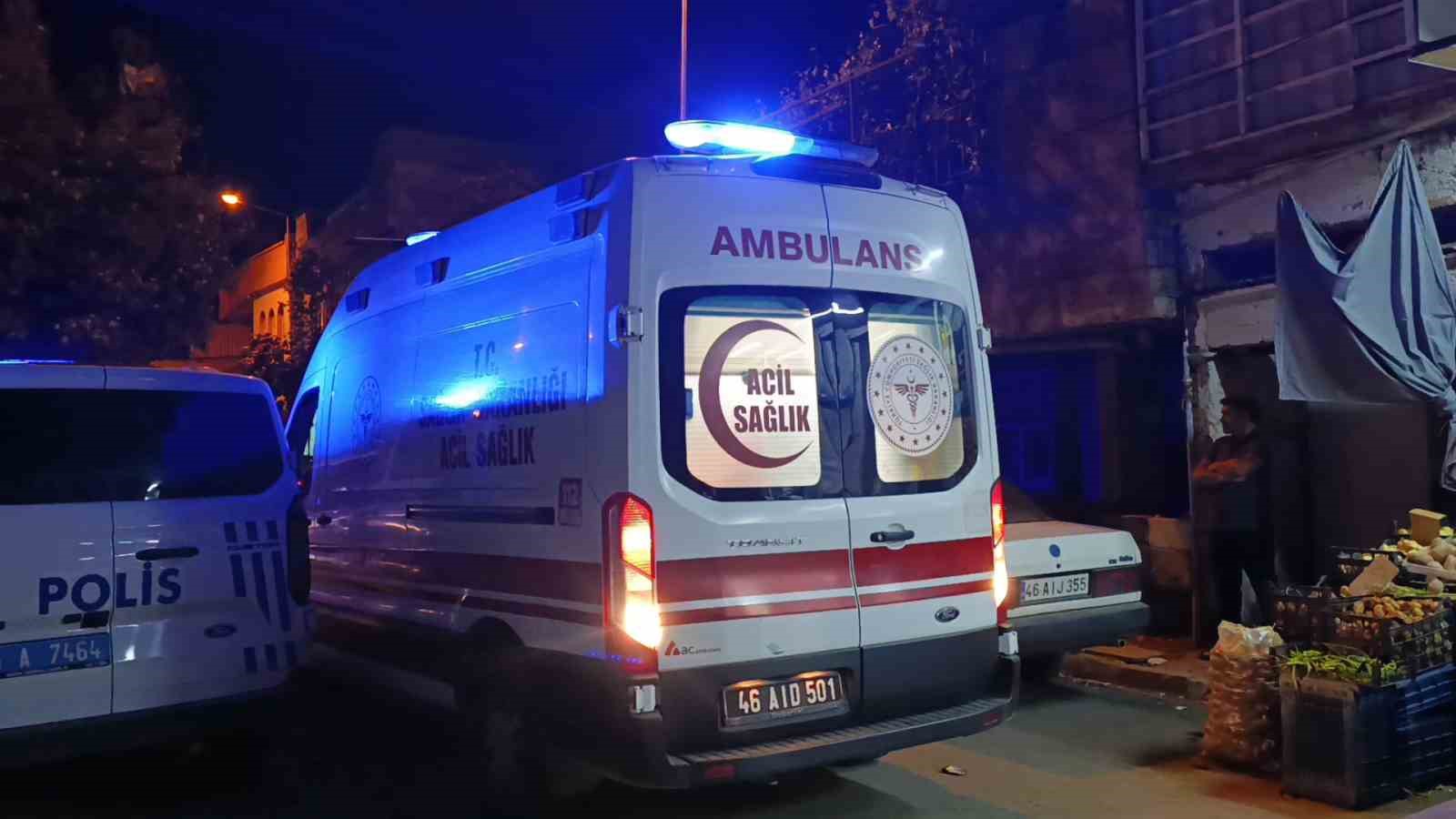 sokak ortasinda rastgele ates acti 1i kadin 2 kisi yaralandi 1 ttfKMnDJ