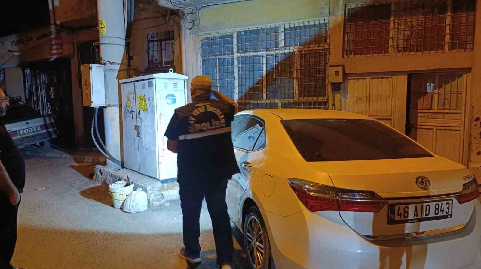 sokak ortasinda rastgele ates acti 1i kadin 2 kisi yaralandi 4 EIi8t5Bi