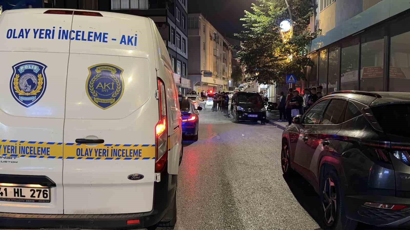 Sokak ortasında silahlı kavga: 1’i yoldan geçen vatandaş olmak üzere 3 kişi yaralandı 6 sokak ortasinda silahli kavga 1i yoldan gecen vatandas olmak uzere 3 kisi yaralandi 2