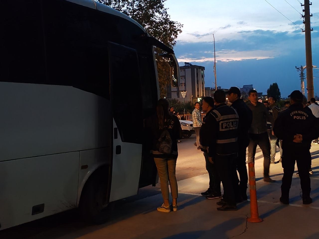 sokak ortasindaki silahli catismaya 7 tutuklama 1 IvOZpsUh