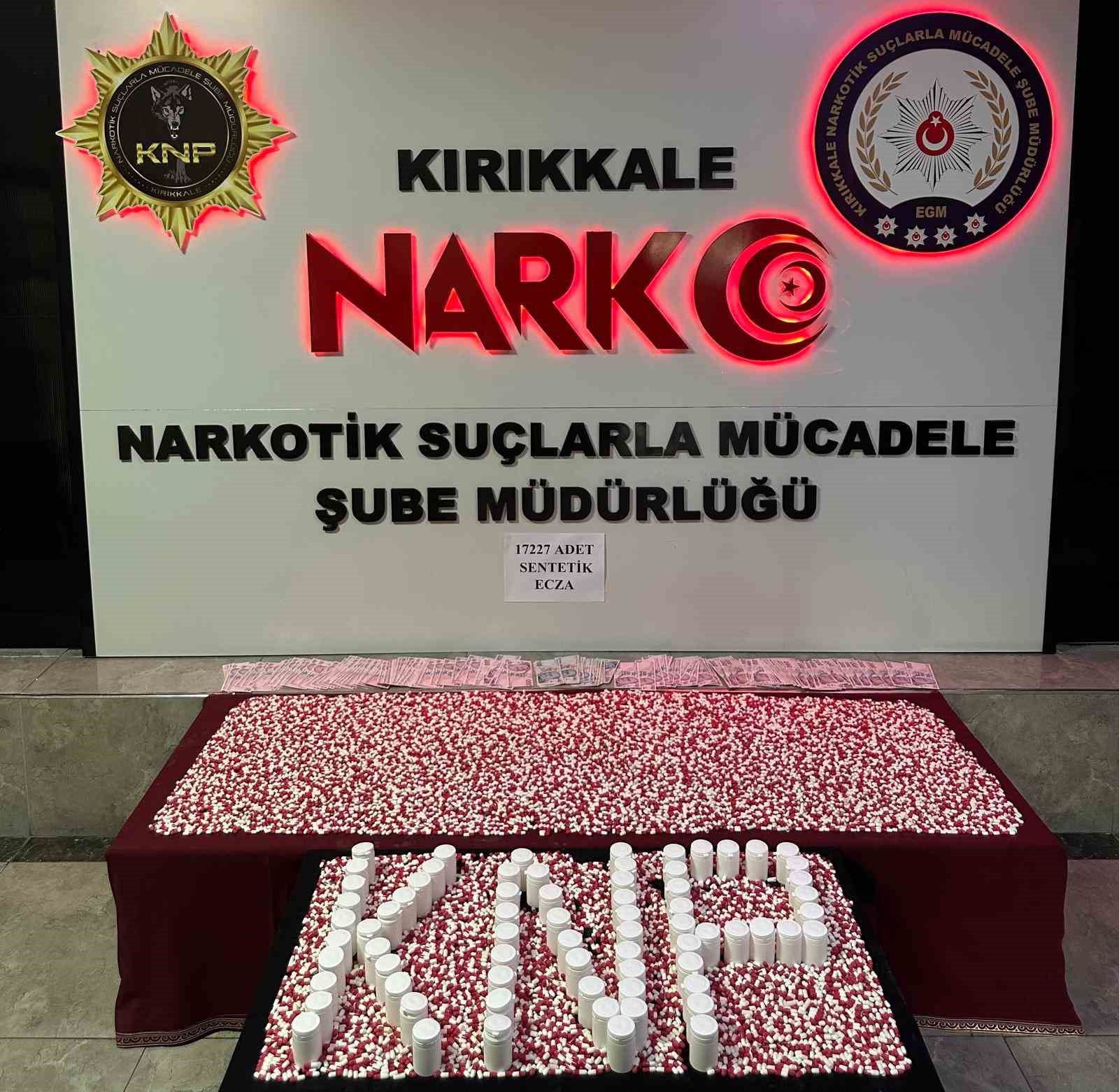sokak saticilarina buyuk darbe binlerce uyusturucu hap ele gecirildi 0 QZHiQAMh