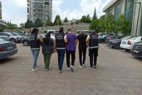 Silahla vurdukları adamı darbederek öldürdüler: Cinayet anı kamerada 2 thumbnail
