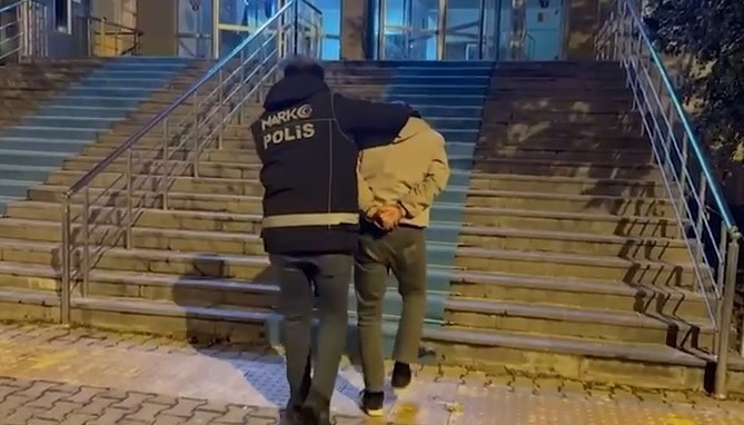 sokak saticilarina operasyon 8 gozalti 0 HdjIVeJB