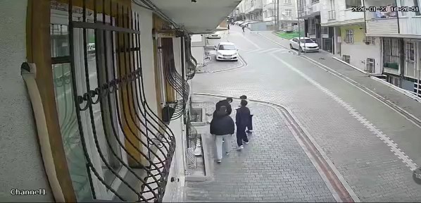 sokakta bulduklari cantadan 2 bin tl aldirlar kendilerini sosyal medyada gorunce iade ettiler 1