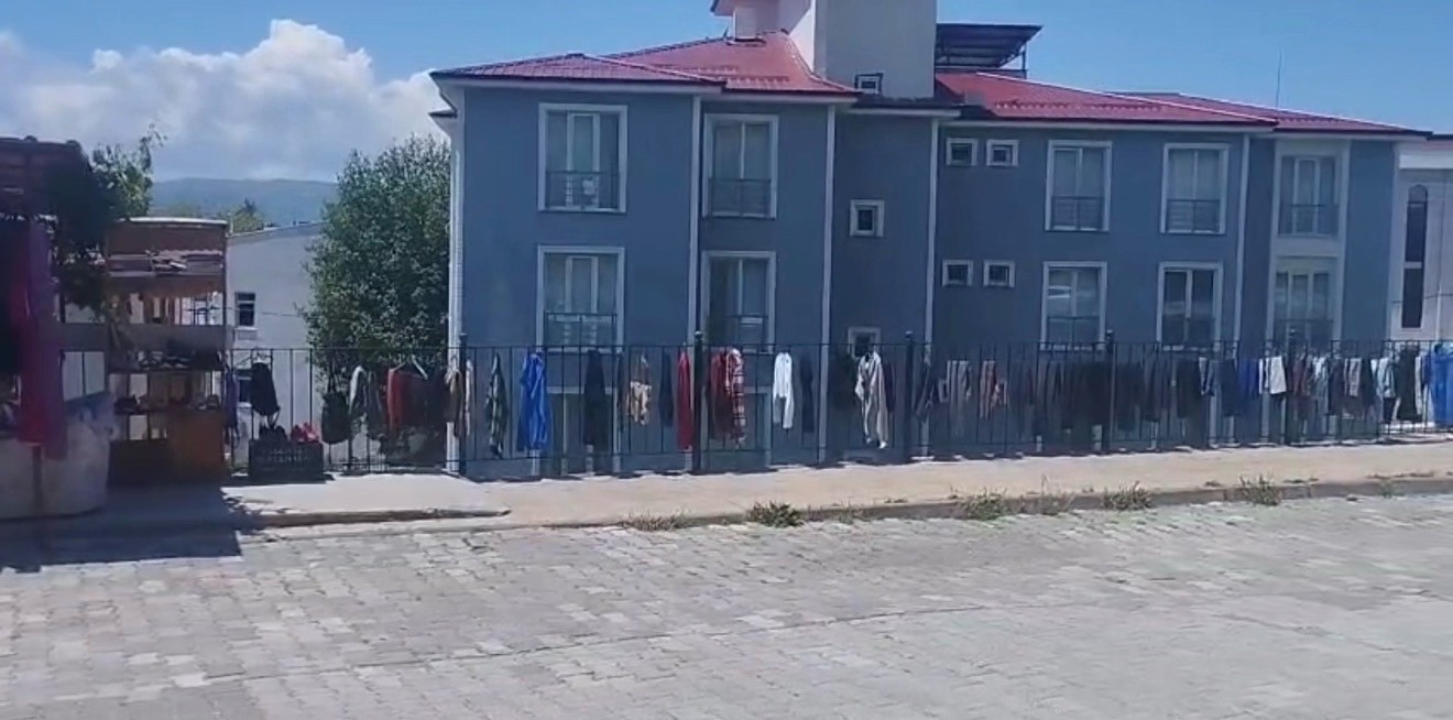 sokakta kurulan iyilik reyonu ihtiyac sahiplerine umut oldu 2