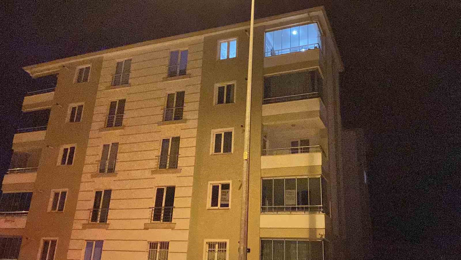 sokakta rastgele tabancayla ates eden maganda evin camina zarar verdi 1 zzCzjMPu