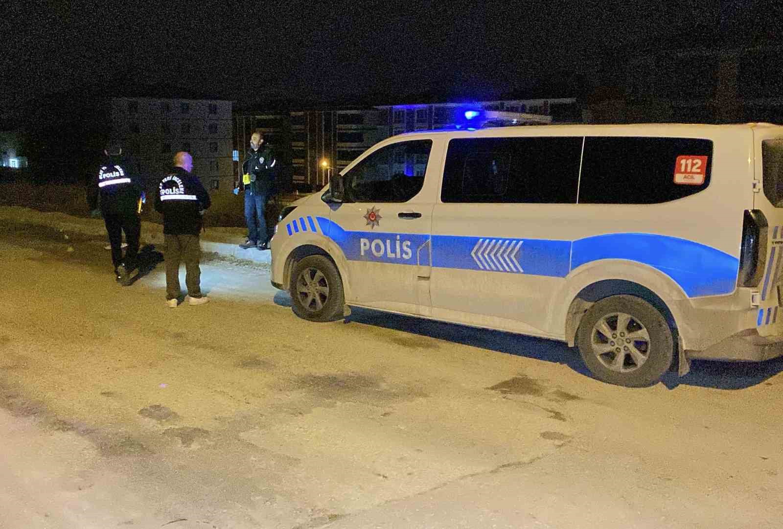 sokakta rastgele tabancayla ates eden maganda evin camina zarar verdi 3 8tuaVVQ2