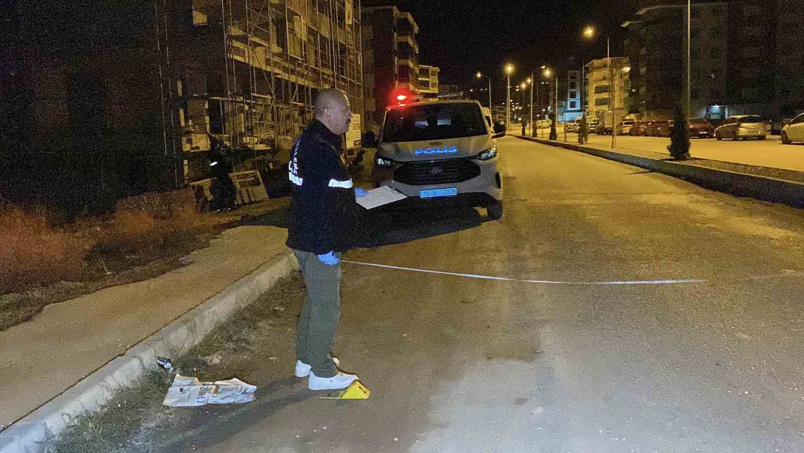 sokakta rastgele tabancayla ates eden maganda evin camina zarar verdi 5 CGIWF8J2