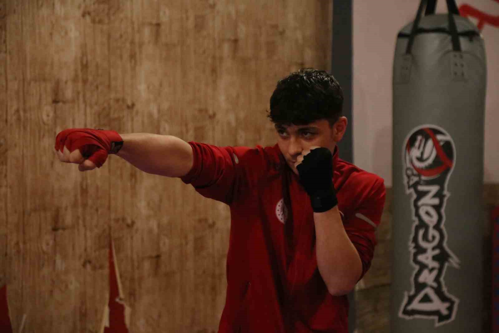 Sokaktan geçerken gördüğü spor salonu hayatını değiştirdi: Şimdi dünya şampiyonluğu peşinde 5 sokaktan gecerken gordugu spor salonu hayatini degistirdi simdi dunya sampiyonlugu pesinde 1 FTi9G9hg