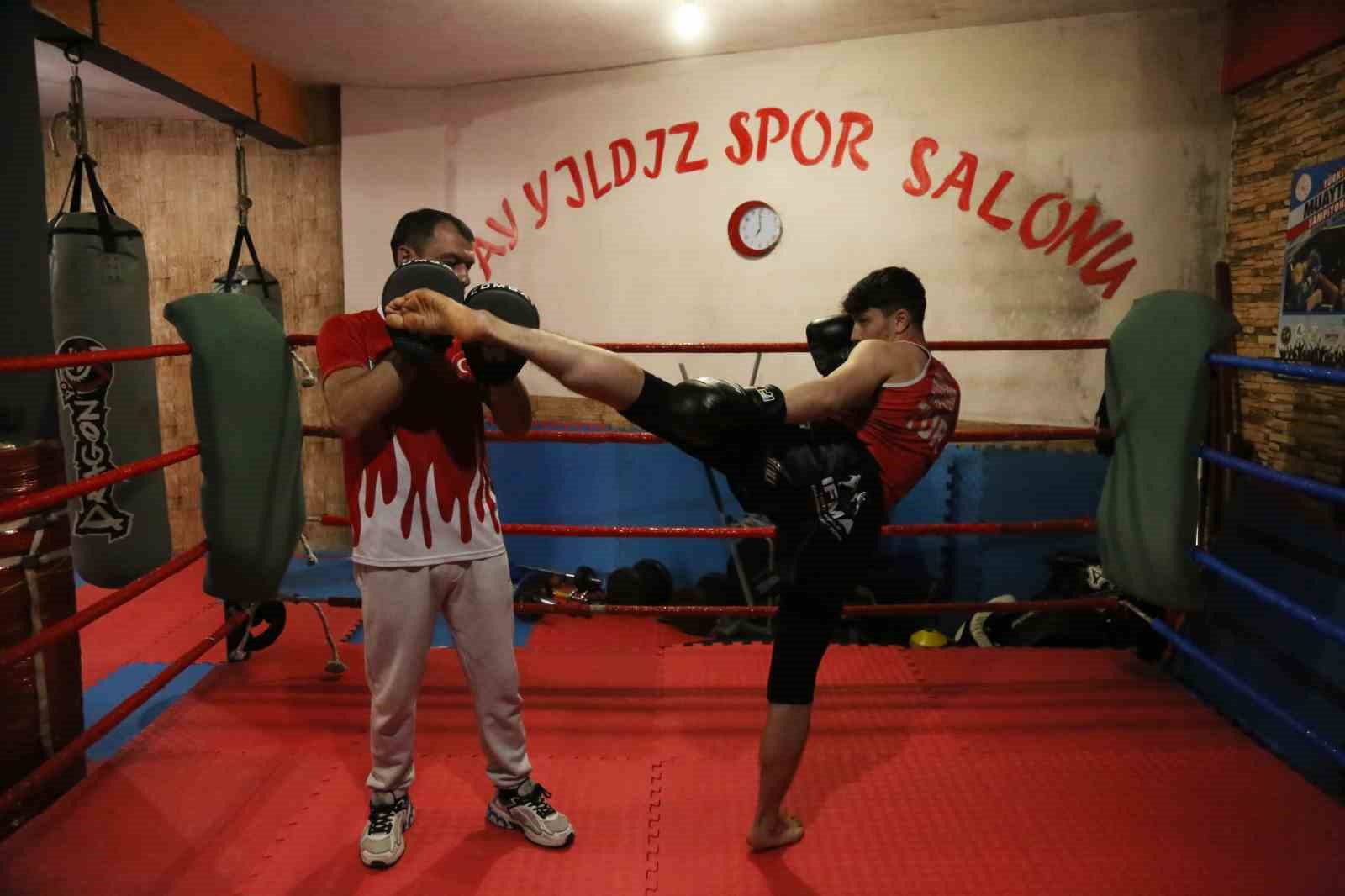 Sokaktan geçerken gördüğü spor salonu hayatını değiştirdi: Şimdi dünya şampiyonluğu peşinde 7 sokaktan gecerken gordugu spor salonu hayatini degistirdi simdi dunya sampiyonlugu pesinde 3 5KRq7MAf