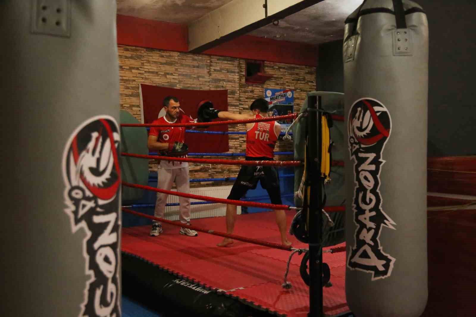 Sokaktan geçerken gördüğü spor salonu hayatını değiştirdi: Şimdi dünya şampiyonluğu peşinde 8 sokaktan gecerken gordugu spor salonu hayatini degistirdi simdi dunya sampiyonlugu pesinde 4