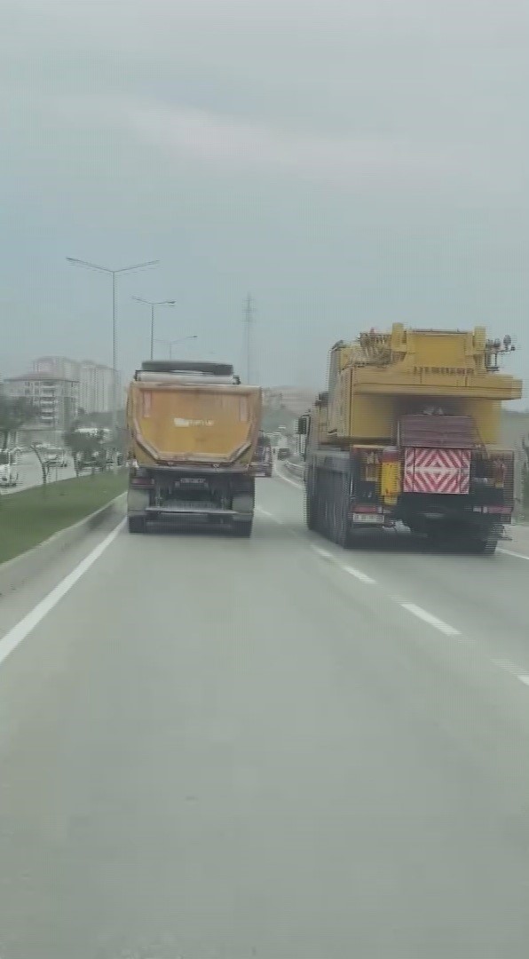 sol seritte 100 kilometre hizla ilerleyen hafriyat kamyonu hayrete dusurdu 5