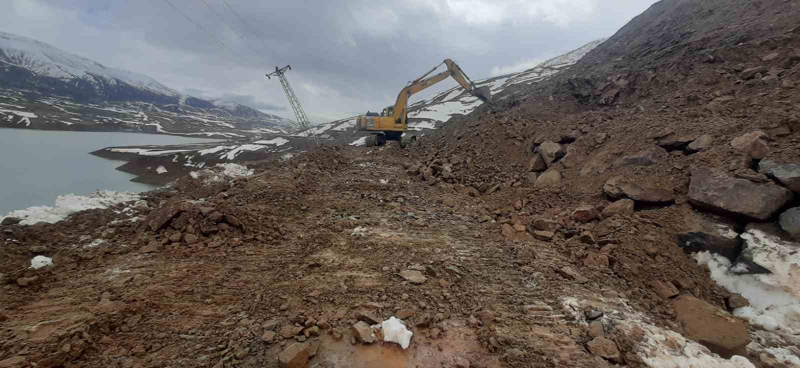 solhanda heyelan ve yol cokmesine karsi yogun mesai 0