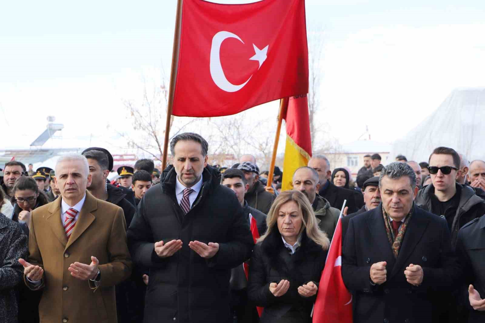 solo turkten ardahanin kurtulus gununde nefes kesen gosteri 10 753VRYCM