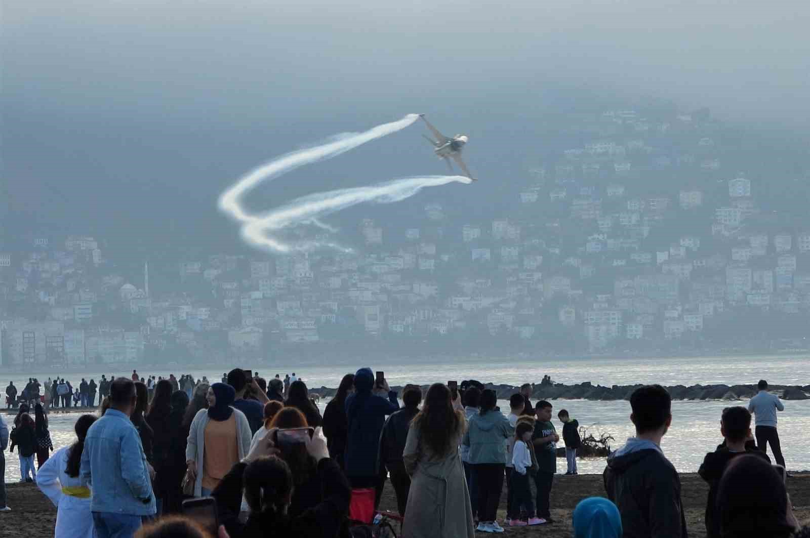 soloturkten orduda gosteri ucusu 1 dlprglDh