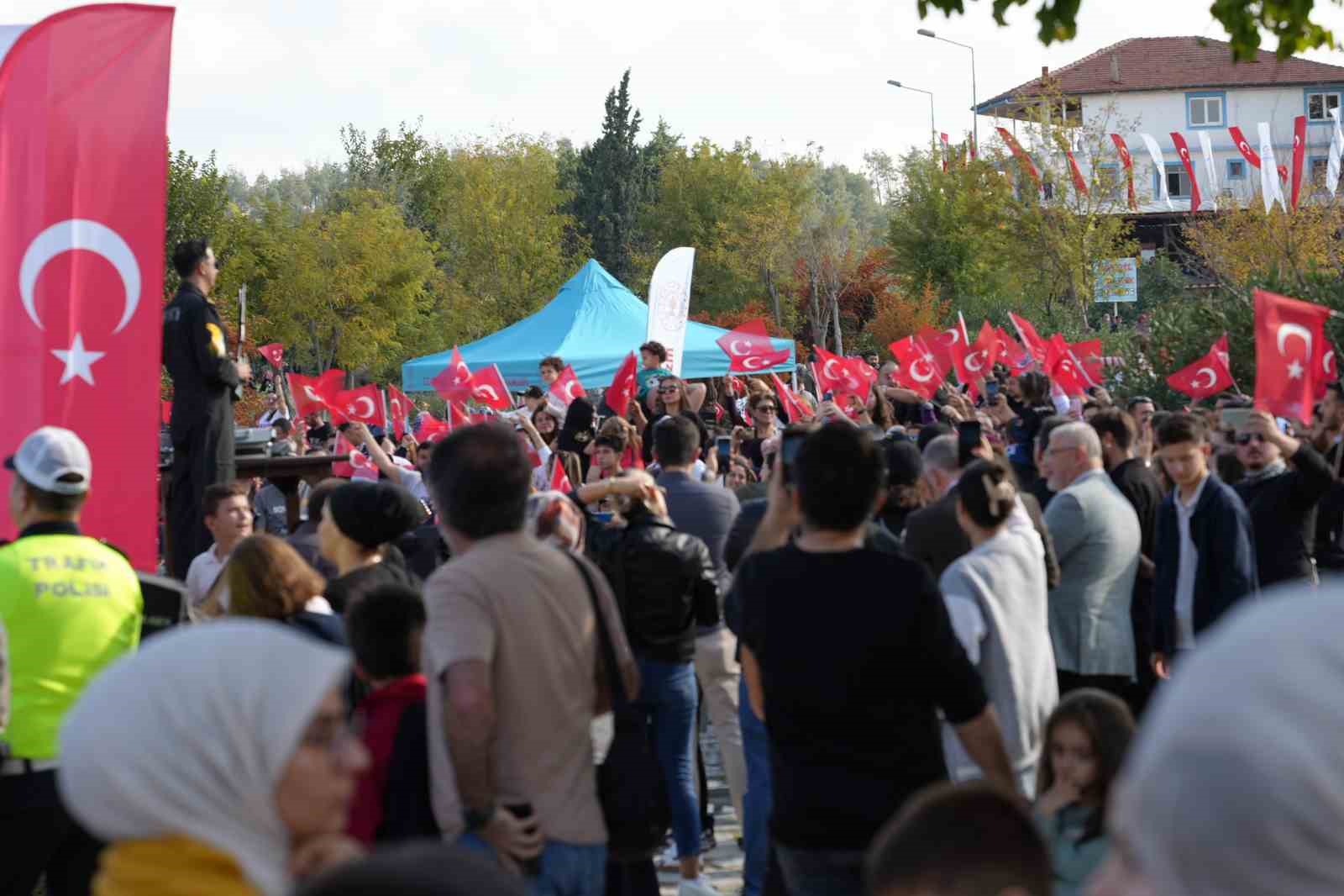 soloturkten pamukkale semalarinda cumhuriyet coskusu 11