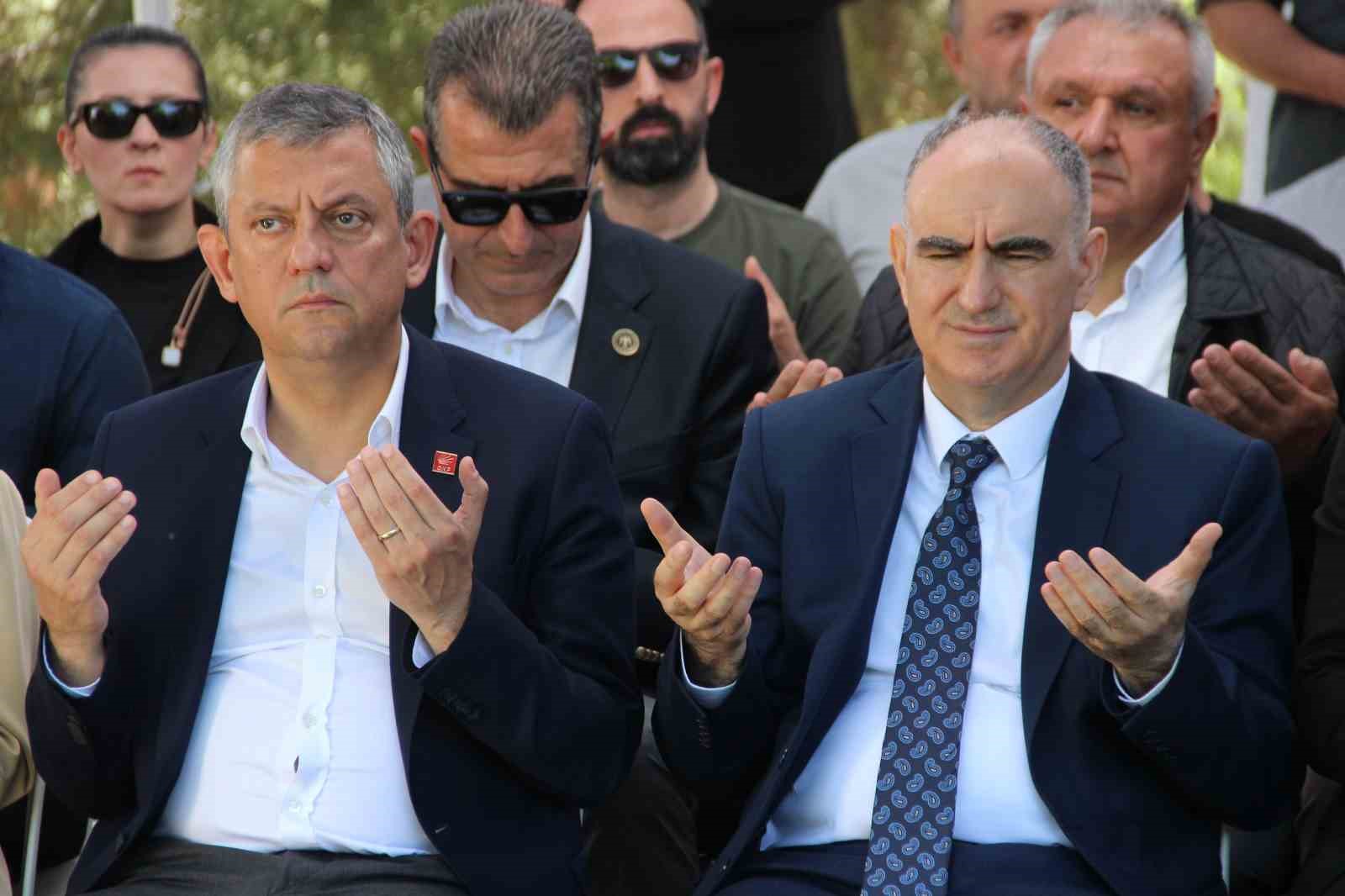 soma maden sehitleri mezarlari basinda anildi 13 5VdZNJve