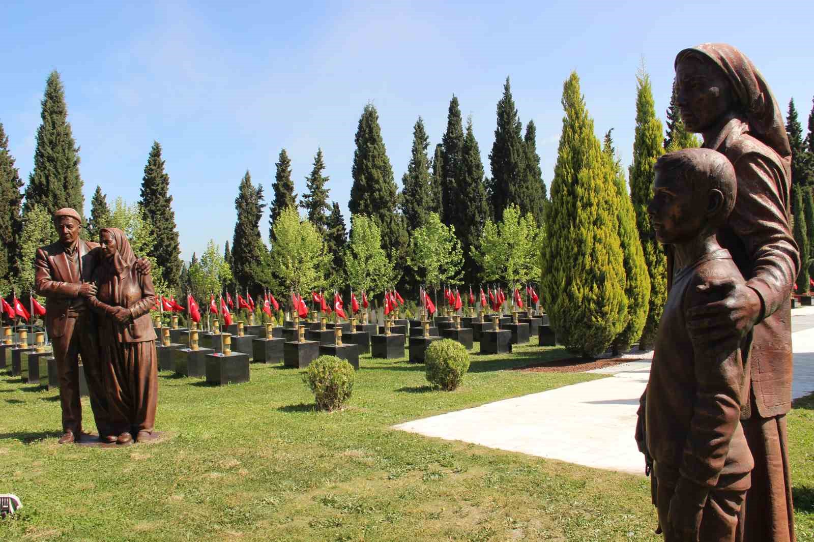 soma maden sehitleri mezarlari basinda anildi 4 1Mv7dIJH