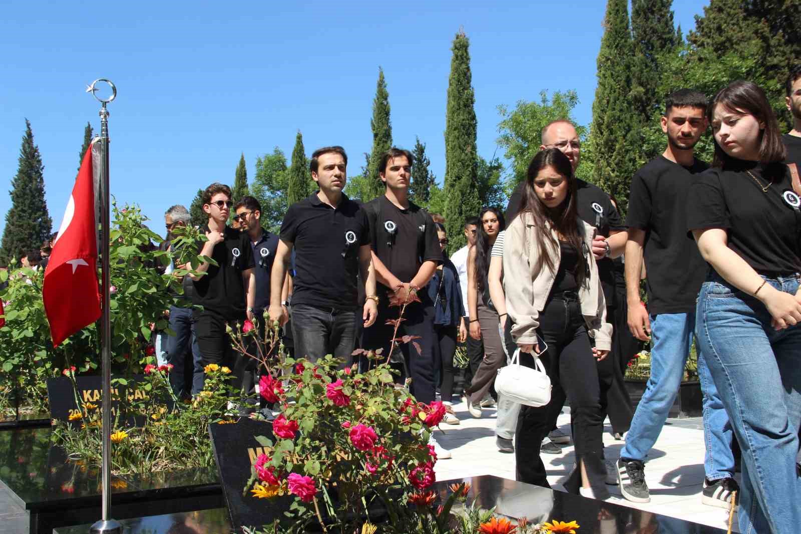 soma maden sehitleri mezarlari basinda anildi 5 pHwprGKZ