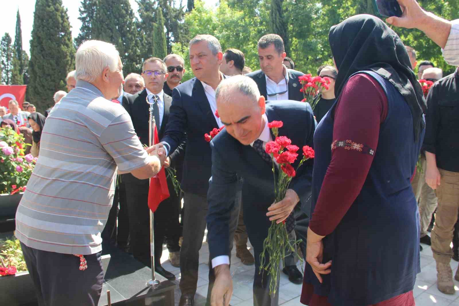 soma maden sehitleri mezarlari basinda anildi 7 BqytfUk5