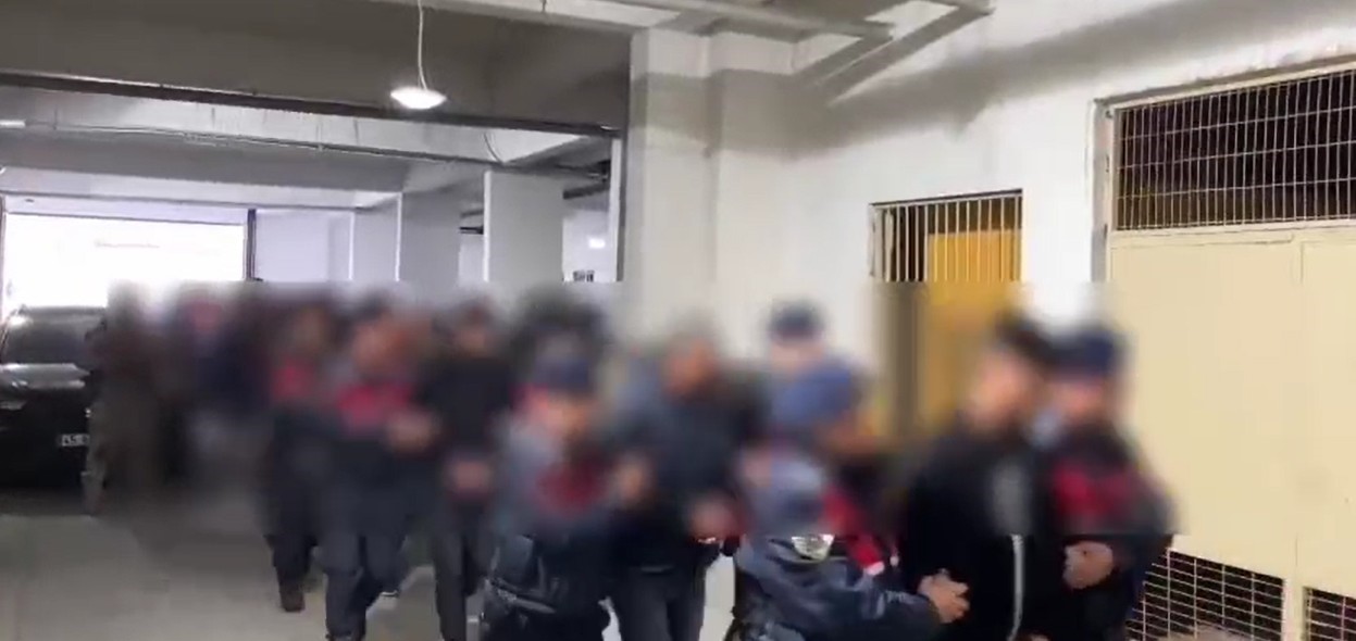 Soma’da tefecilik operasyonu: 14 tutuklama 1 somada tefecilik operasyonu 14 tutuklama 0 SLy86fea