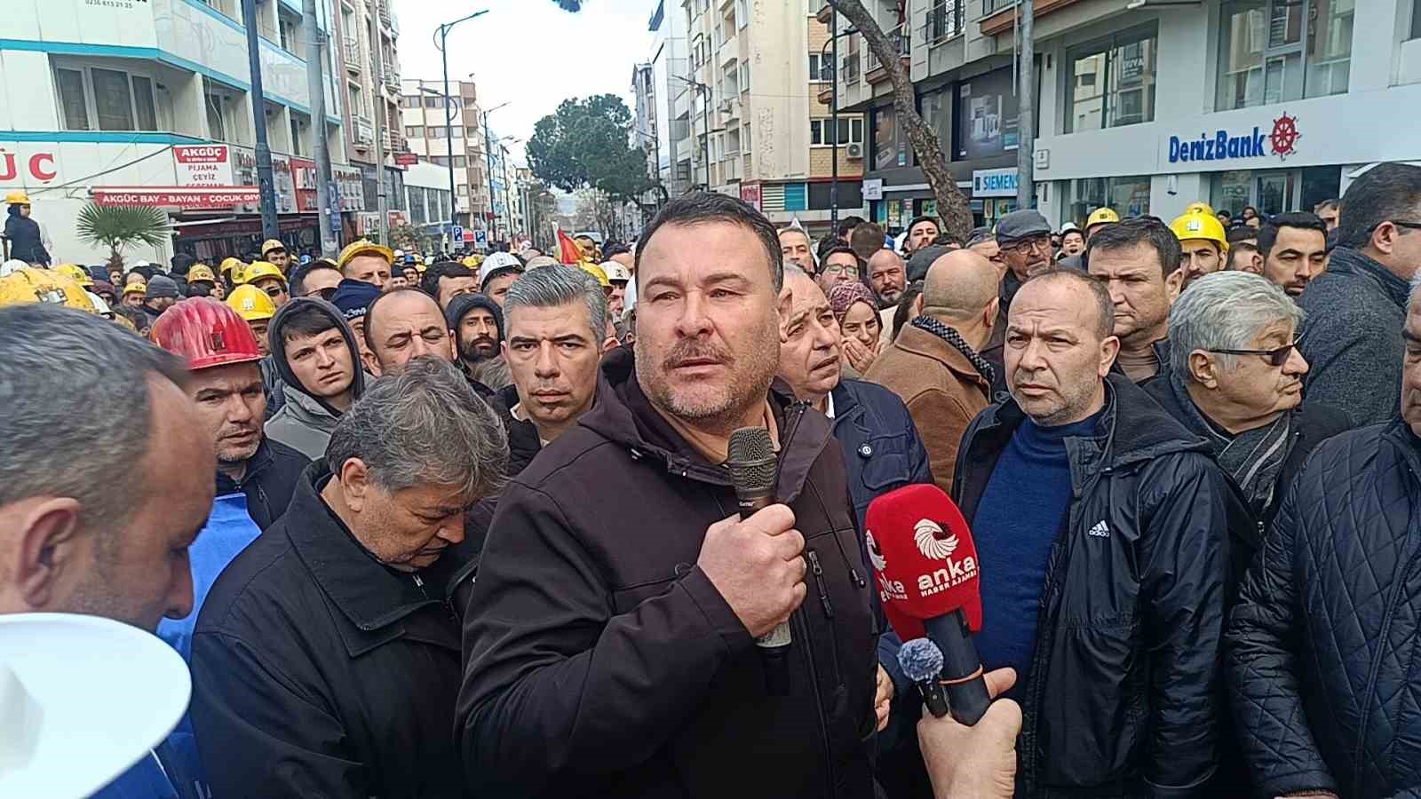 somada yuzlerce maden iscisi sehir merkezine yurudu 1