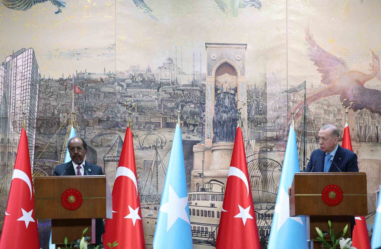 somali cumhurbaskani mahmud netanyahunun bu saldirgan tavri somaliyi de iceren bu tavri kabul edilemez MGDeujXY
