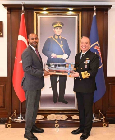 somali-limanlar-ve-deniz-ulastirma-bakani-nur-deniz-kuvvetleri-komutani-tatlioglunu-ziyaret-etti-KBCIqrU8.jpg