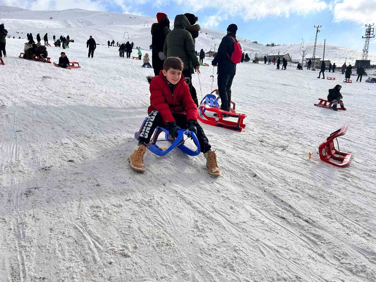 somestir tatilinde ailelerin adresi elmadag kayak merkezi oldu 0