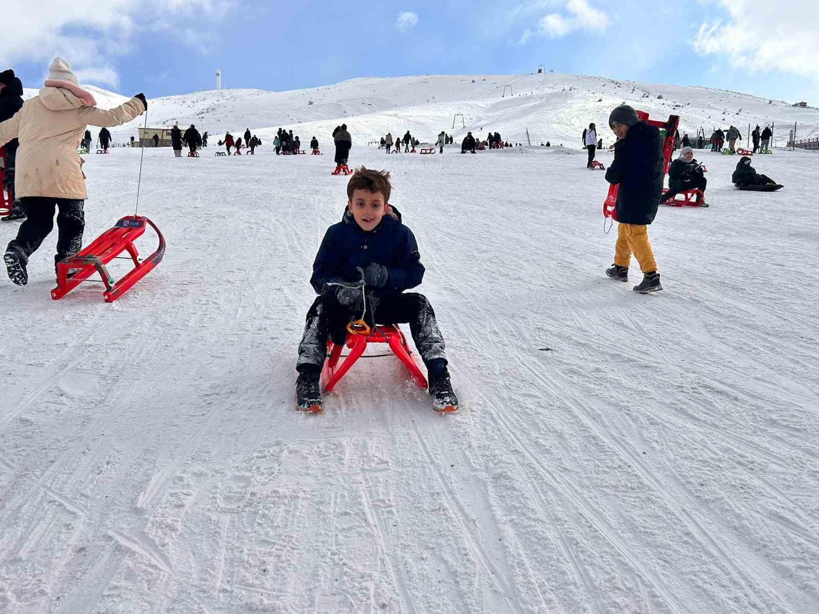 somestir tatilinde ailelerin adresi elmadag kayak merkezi oldu 1 mtqfeXky