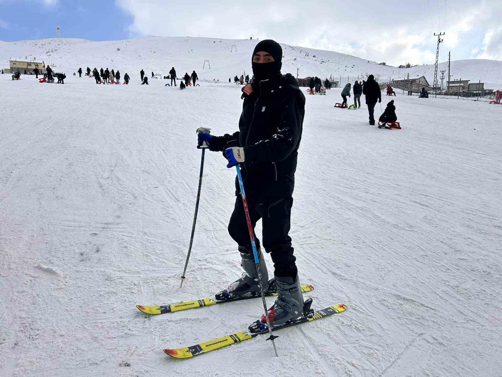 somestir tatilinde ailelerin adresi elmadag kayak merkezi oldu 2 1tarfhKy