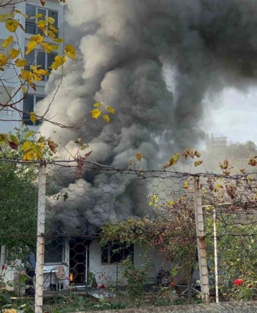 sominenin-bacasindan-cikan-kivilcim-evi-yakti-pk6d5BGk.jpg