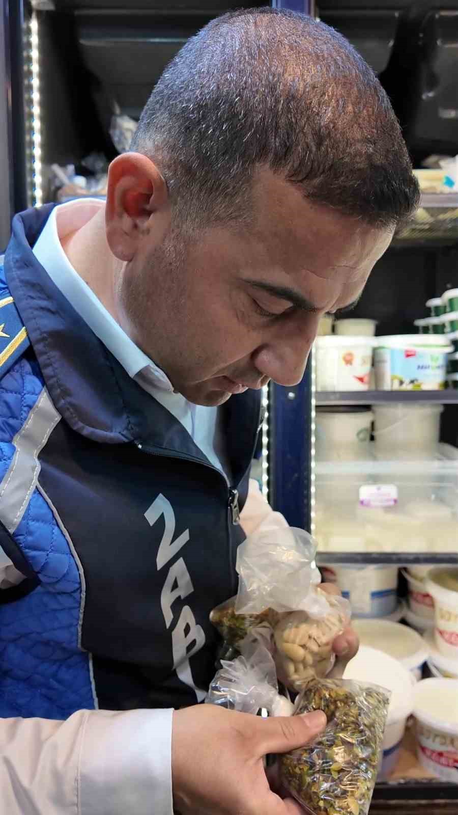 son kullanma tarihi gecmis yogurdu satan esnaf sabah kaldirin demistim diye kendini savundu 1 aR8rZ6tv