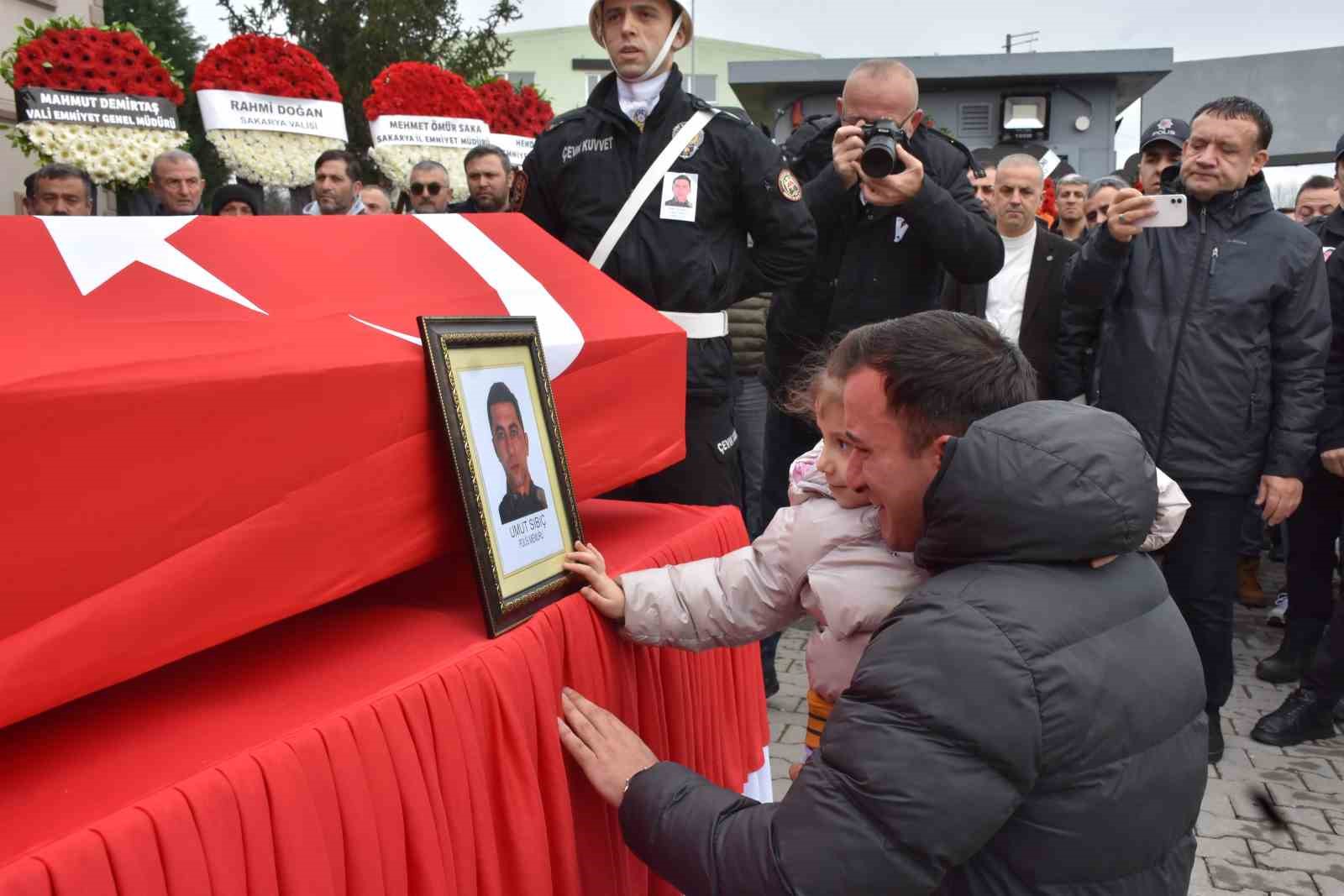 son veda yurek yakti kucuk kiz babasini tebessumle ugurladi 0 sNe73TOj