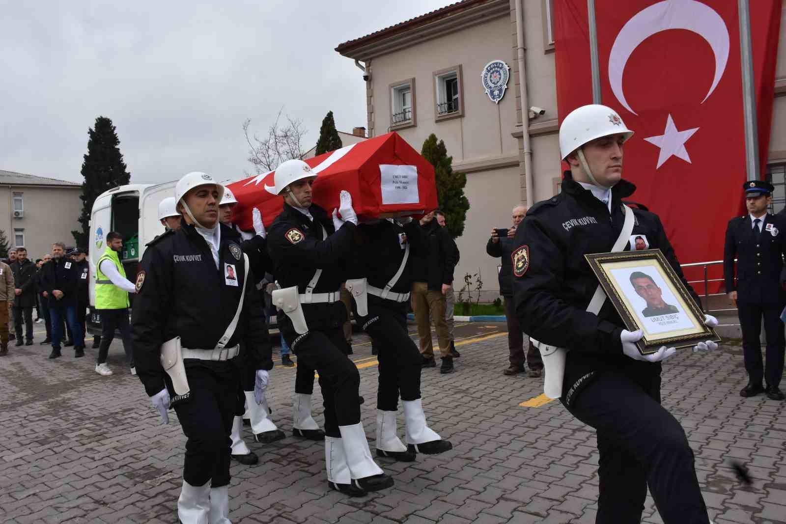 son veda yurek yakti kucuk kiz babasini tebessumle ugurladi 3