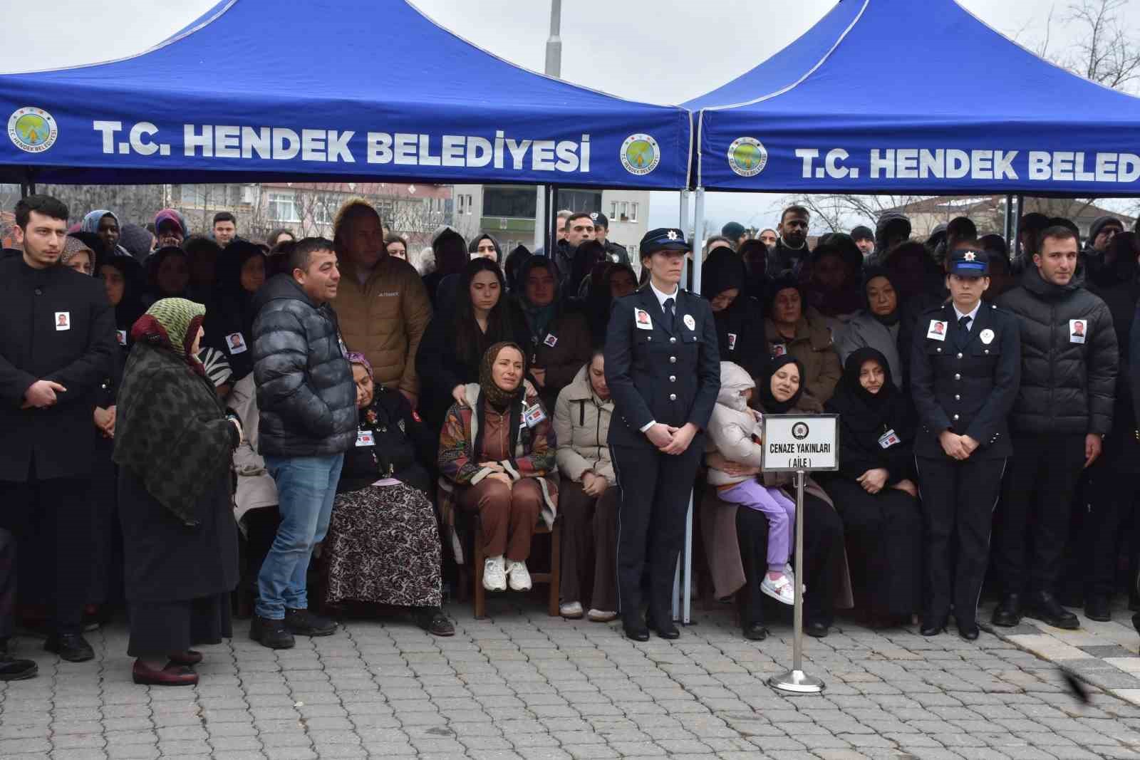 son veda yurek yakti kucuk kiz babasini tebessumle ugurladi 8 32uwi52n