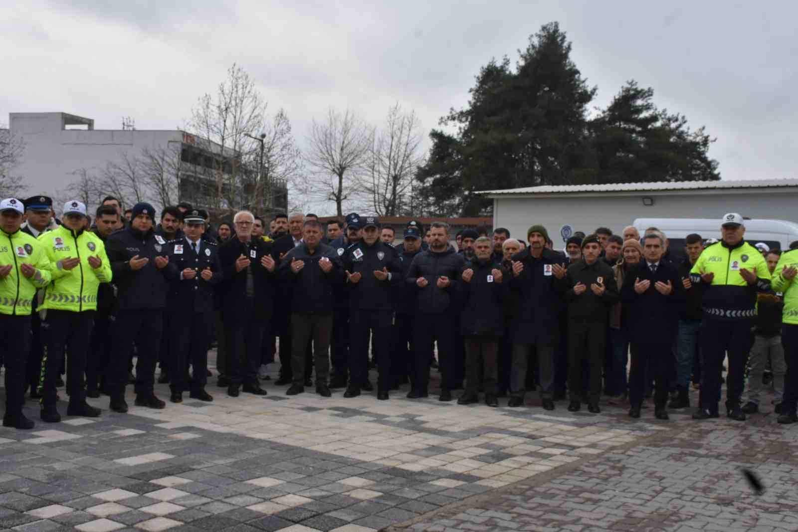 son veda yurek yakti kucuk kiz babasini tebessumle ugurladi 9 rh75U3QF