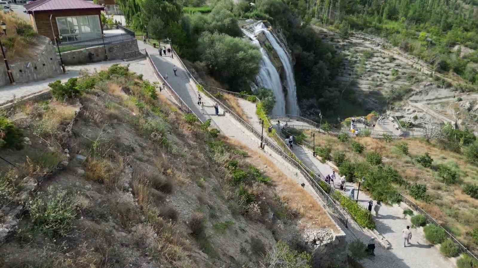 sonbaharda tortum selalesinde ziyaretci yogunlugu 1 tK3D8ECy