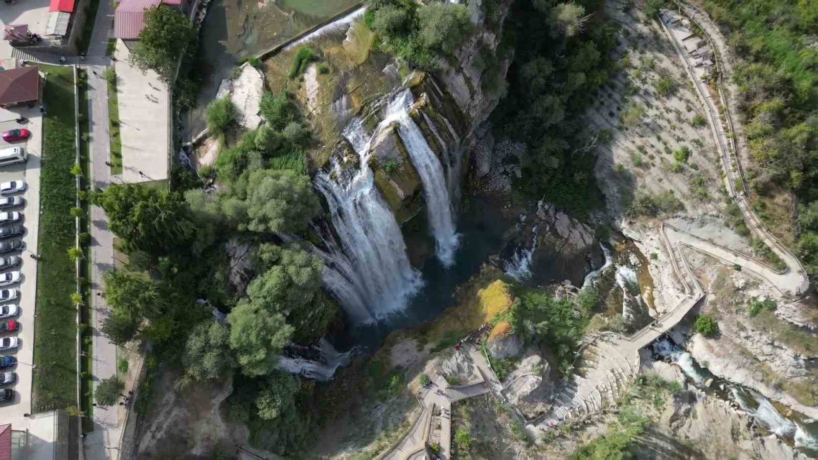 sonbaharda tortum selalesinde ziyaretci yogunlugu 3 8mNXMqEn