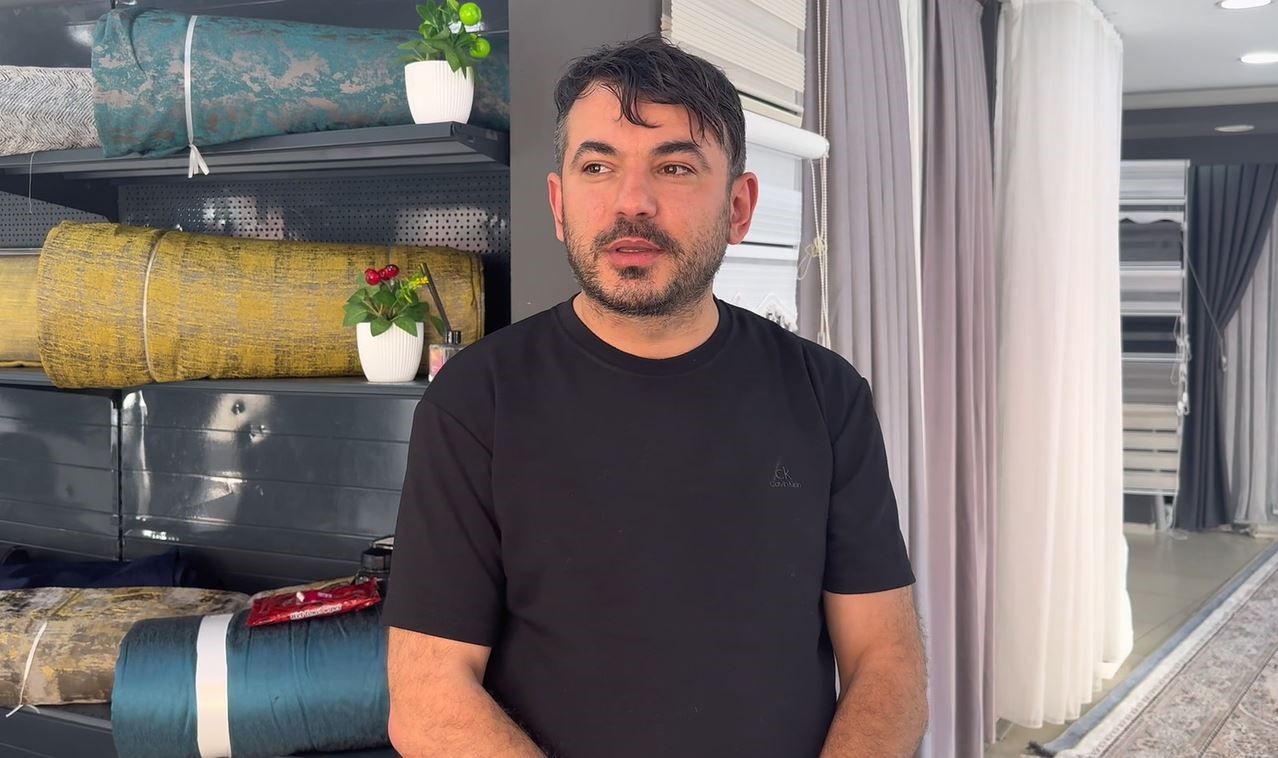 Sopa ve bıçakla kovaladıkları adam perde dükkanına dalınca ortalık karıştı; o anlar kamerada 6 sopa ve bicakla kovaladiklari adam perde dukkanina dalinca ortalik karisti o anlar kamerada 2 Wt95WLNq