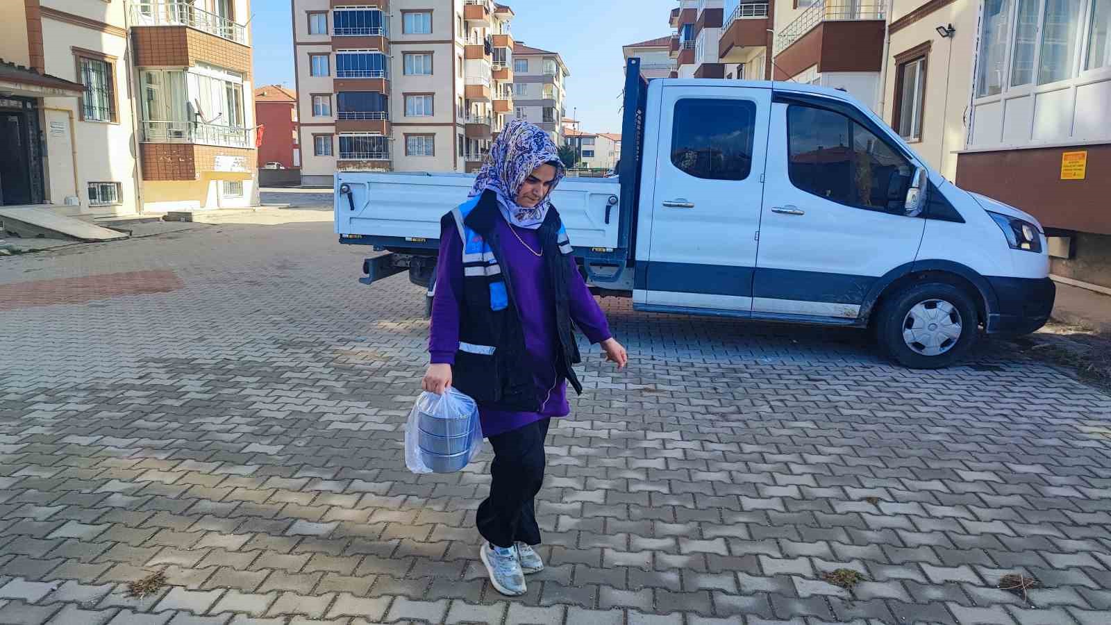sorgunda her gun 700 kisiye ucretsiz sicak yemek ikrami 4 eN8iNB8d