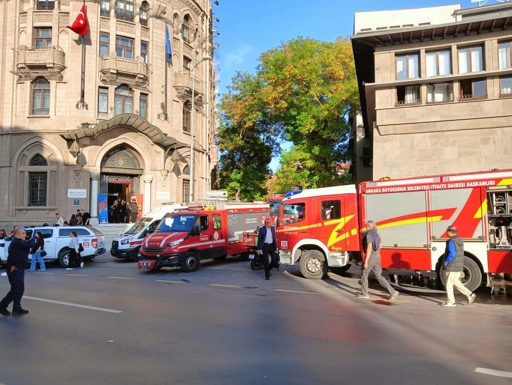 sosyal bilimler universitesinde duman panigi 6 kisi dumandan etkilendi 1 RQcP9DGZ