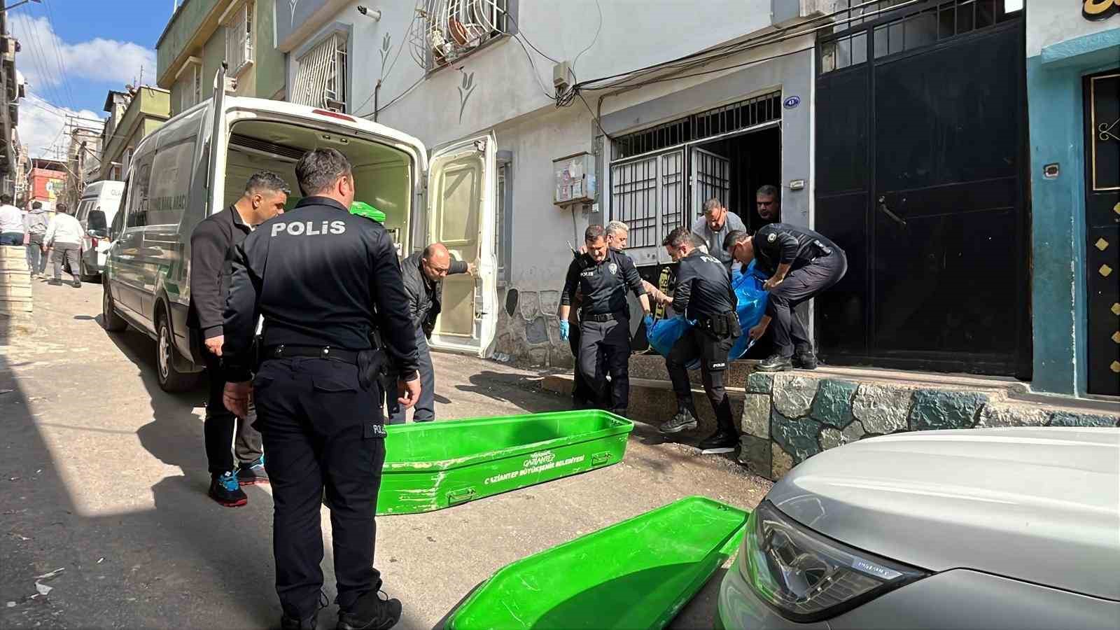 Sosyal medya fenomeni "Cin Ali" kızı tarafından öldürüldü 4 sosyal medya fenomeni cin ali kizi tarafindan olduruldu 0 uHNHbPgS