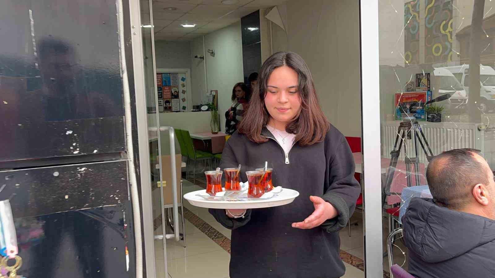 sosyal medya yerine hayaline odaklandi 3 sene calisip biriktirdigi para ile 18 yasinda kafe pFZL5L8j