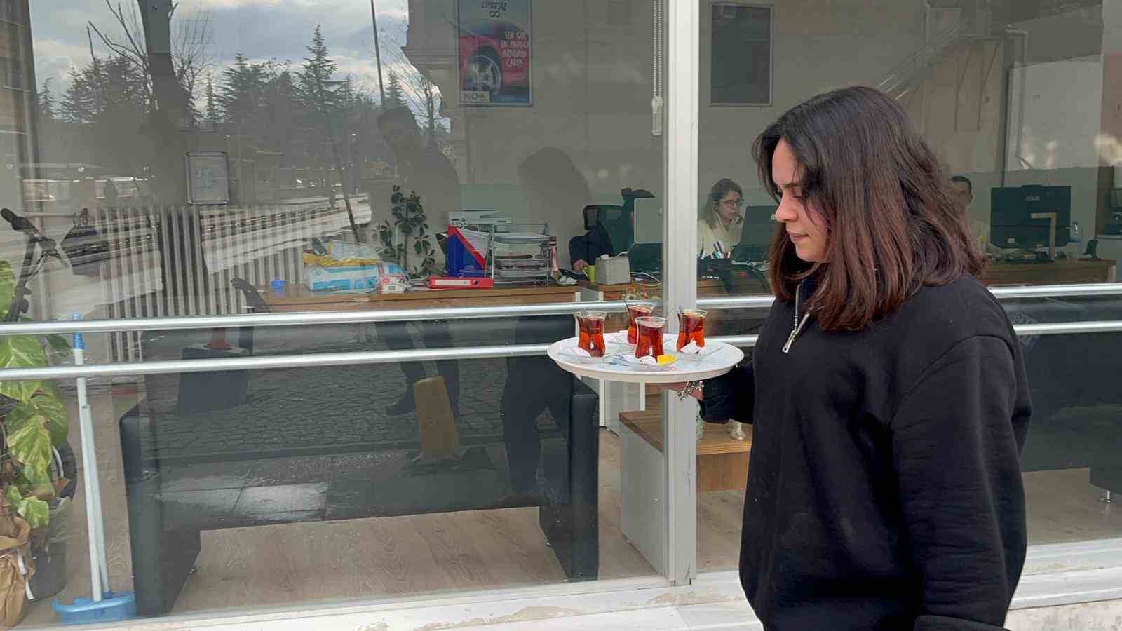 sosyal medya yerine hayaline odaklandi 3 sene calisip biriktirdigi para ile 18 yasinda kafe qrVinGEh