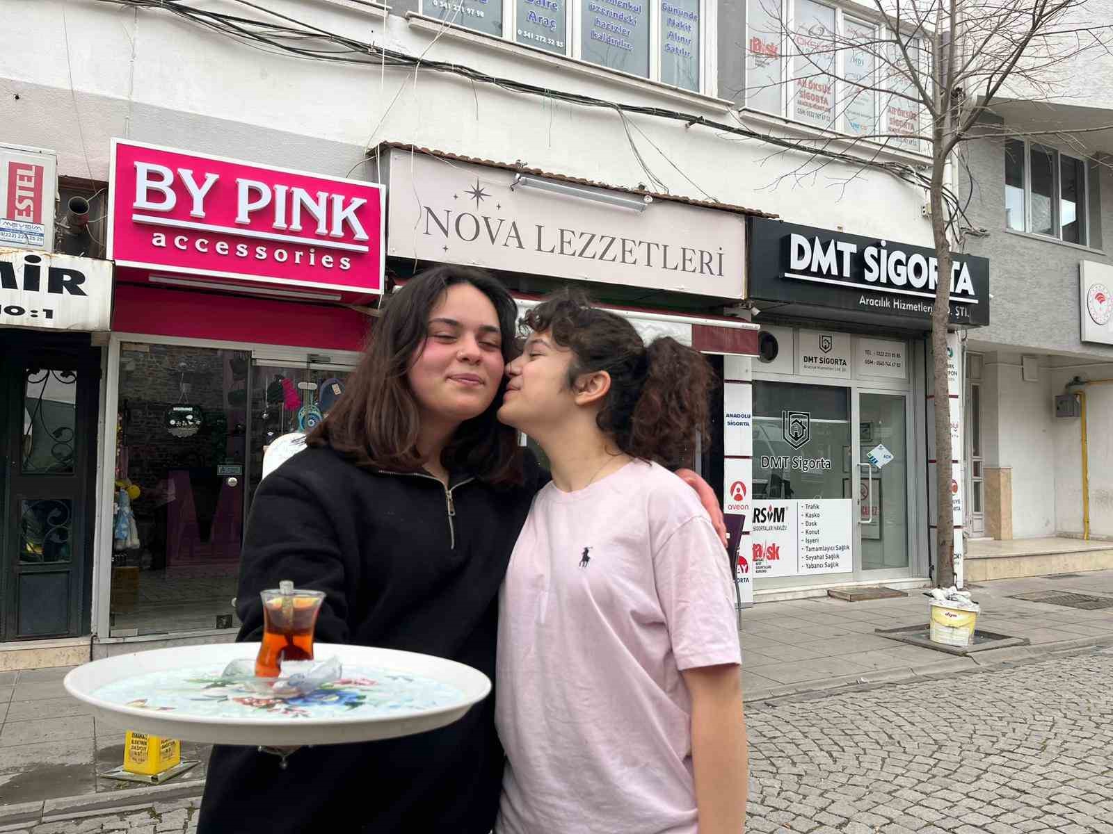 sosyal medya yerine hayaline odaklandi 3 sene calisip biriktirdigi para ile 18 yasinda kafe uPD34lKN
