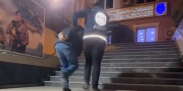 sosyal-medyada-polis-yelegi-giyerek-yayin-yapan-sahis-gozaltina-alindi-NhycFeYw.jpg